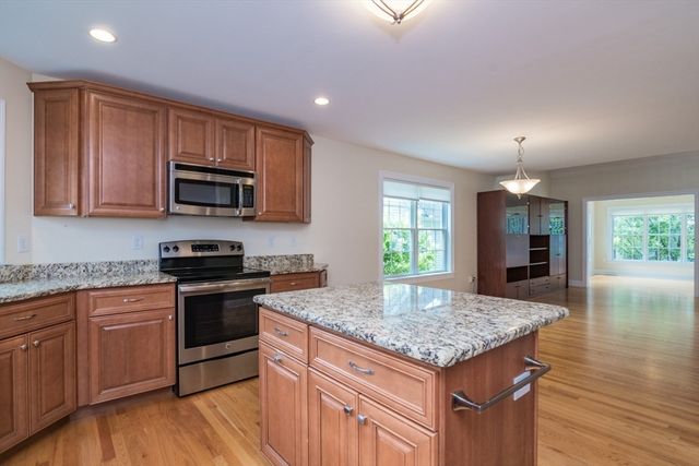 20 Bridge Rd 33, Northampton, MA 01062