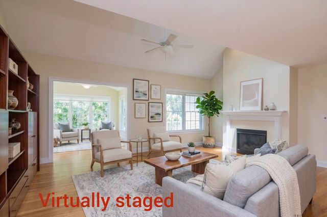 20 Bridge Rd 33, Northampton, MA 01062
