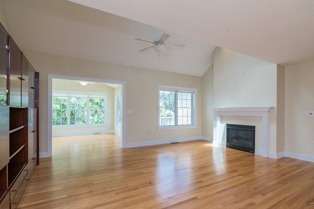 20 Bridge Rd 33, Northampton, MA 01062