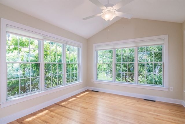 20 Bridge Rd 33, Northampton, MA 01062