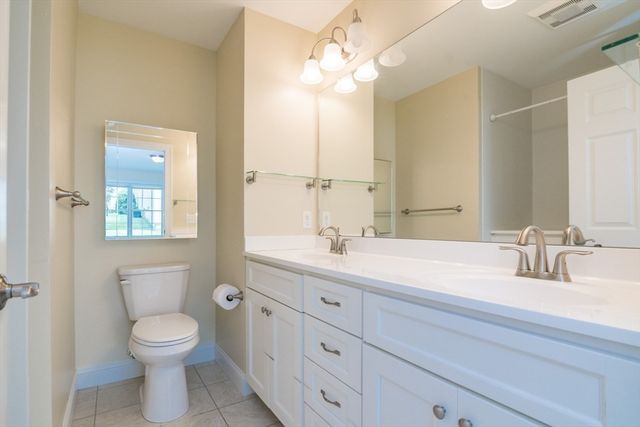 20 Bridge Rd 33, Northampton, MA 01062