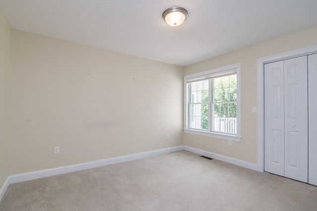 20 Bridge Rd 33, Northampton, MA 01062