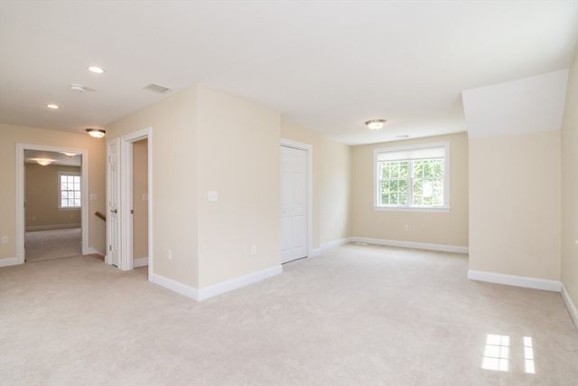 20 Bridge Rd 33, Northampton, MA 01062