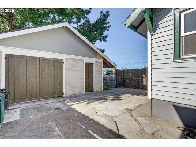 10801 Se MYRTLE St, Milwaukie, OR 97222