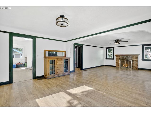 10801 Se MYRTLE St, Milwaukie, OR 97222