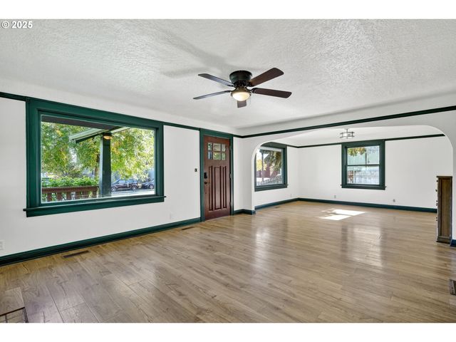 10801 Se MYRTLE St, Milwaukie, OR 97222