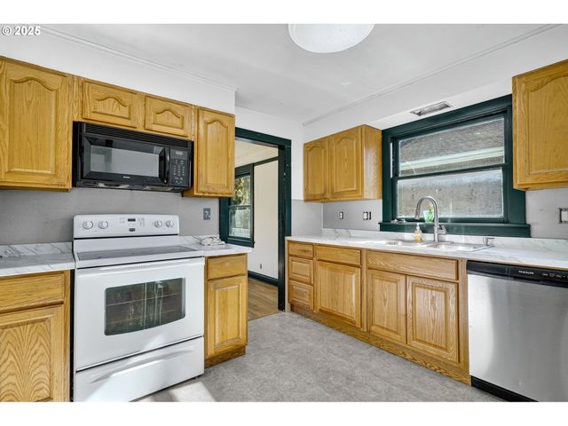 10801 Se MYRTLE St, Milwaukie, OR 97222