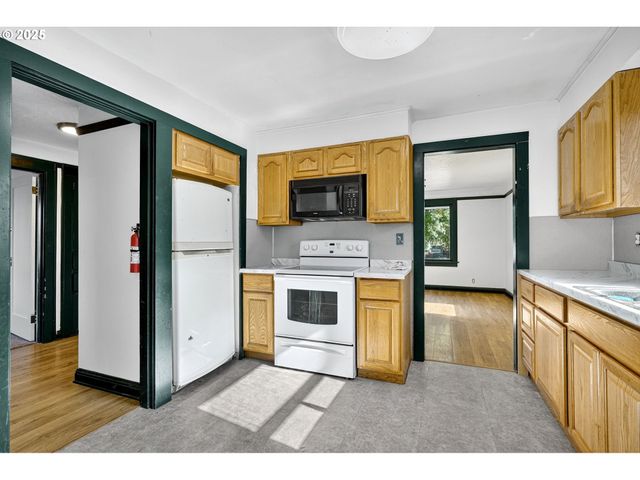 10801 Se MYRTLE St, Milwaukie, OR 97222