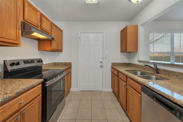 3113 Autumn Run Drive, Forest Hill, TX 76140