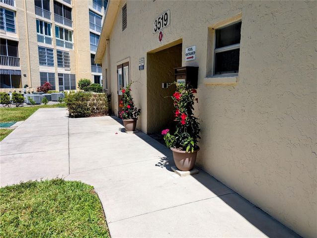 3562 LAKE BAYSHORE DRIVE Unit K-202, Bradenton, FL 34205