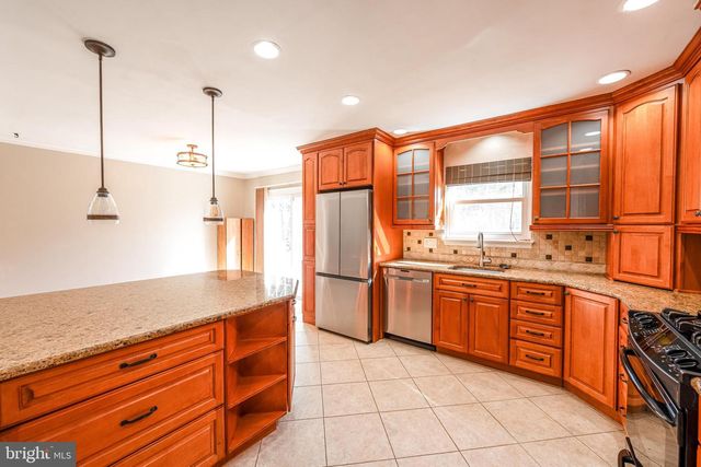 3900 FLAGSTONE TER, Alexandria, VA 22306