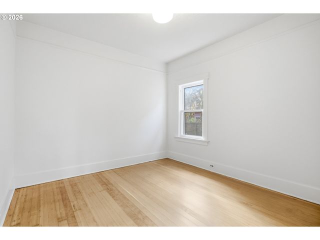 4036 Ne SENATE St, Portland, OR 97232