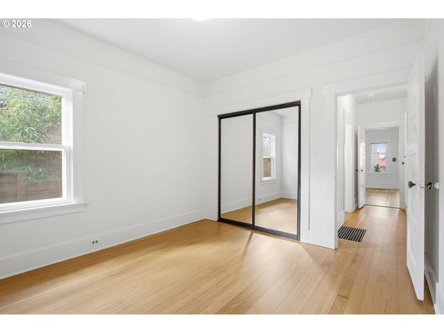 4036 Ne SENATE St, Portland, OR 97232