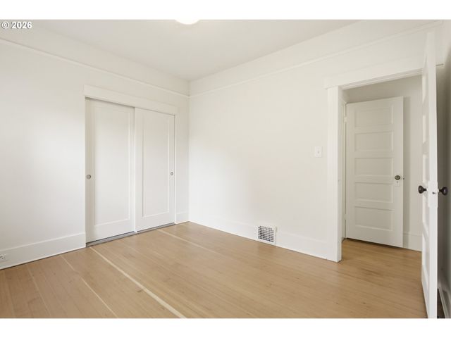 4036 Ne SENATE St, Portland, OR 97232