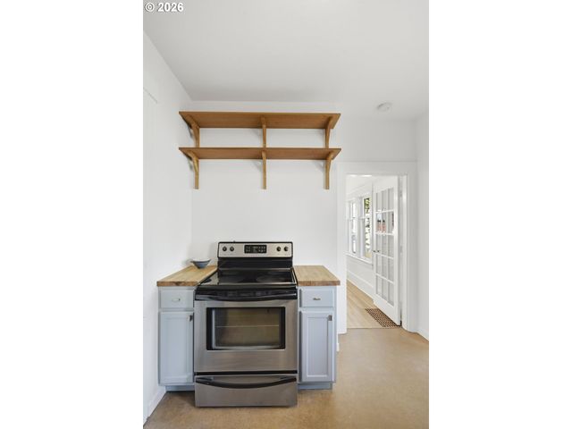 4036 Ne SENATE St, Portland, OR 97232