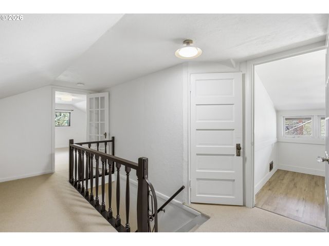 4036 Ne SENATE St, Portland, OR 97232