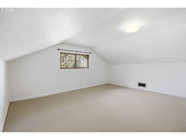 4036 Ne SENATE St, Portland, OR 97232