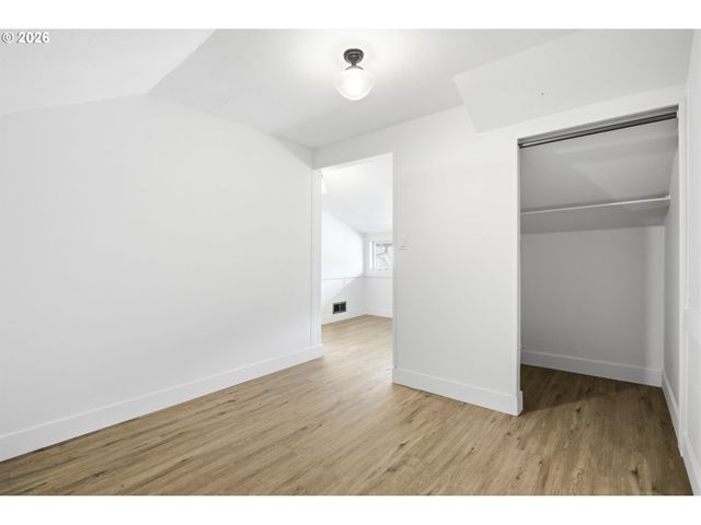 4036 Ne SENATE St, Portland, OR 97232