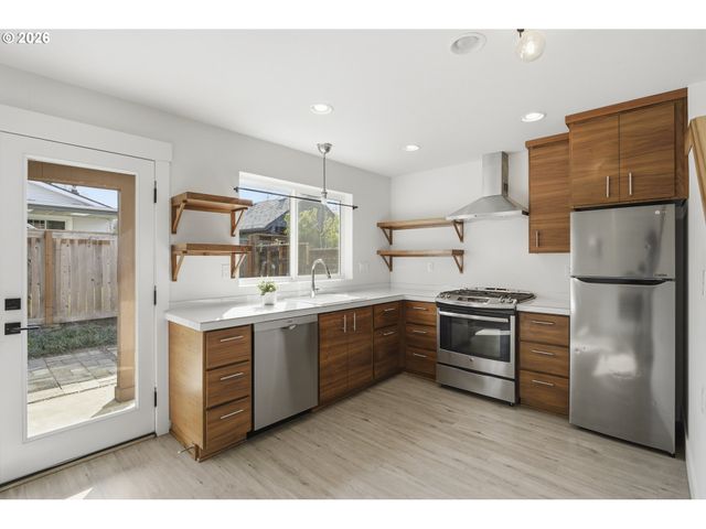 4036 Ne SENATE St, Portland, OR 97232