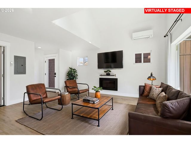 4036 Ne SENATE St, Portland, OR 97232