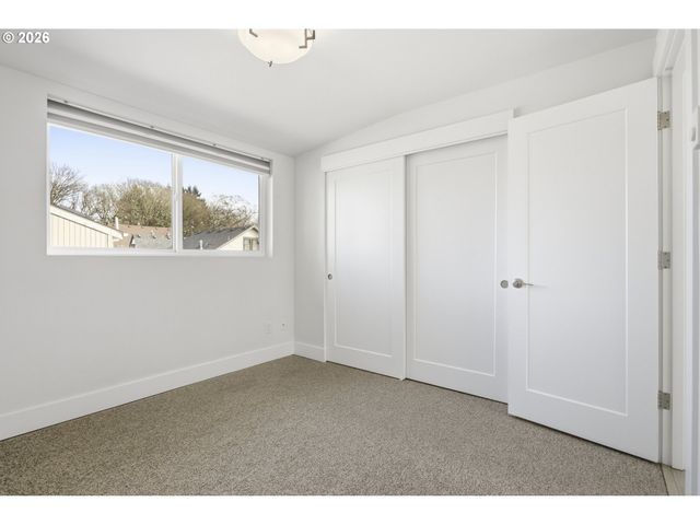 4036 Ne SENATE St, Portland, OR 97232