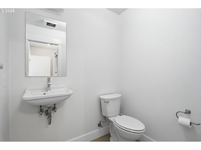 4036 Ne SENATE St, Portland, OR 97232