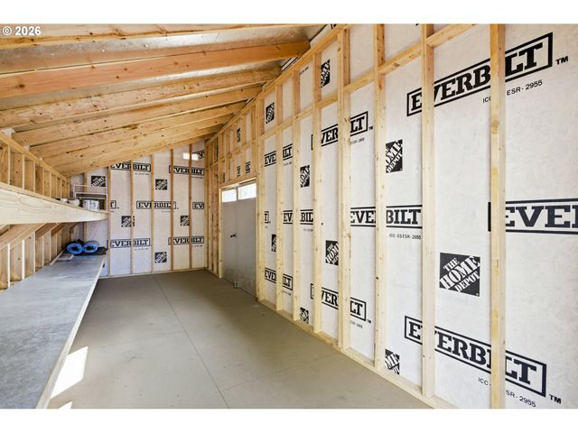 4036 Ne SENATE St, Portland, OR 97232