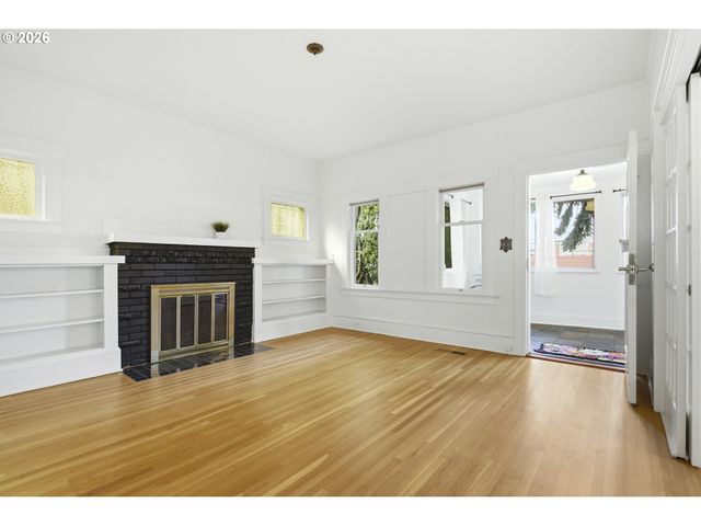 4036 Ne SENATE St, Portland, OR 97232