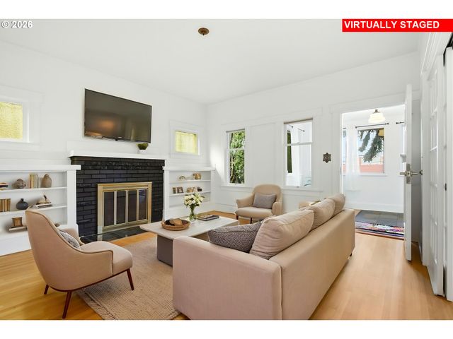 4036 Ne SENATE St, Portland, OR 97232