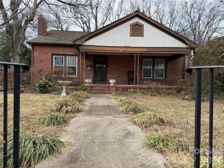 132 W Stewart Avenue, Mooresville, NC 28115