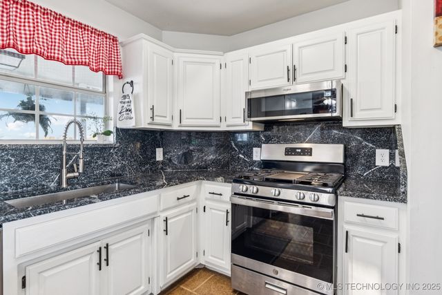 25152 S Hackamore Road E, Claremore, OK 74019