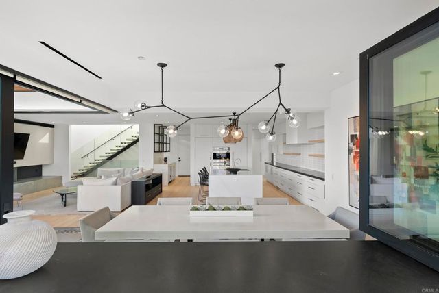 216 Ocean St., Solana Beach, CA 92075