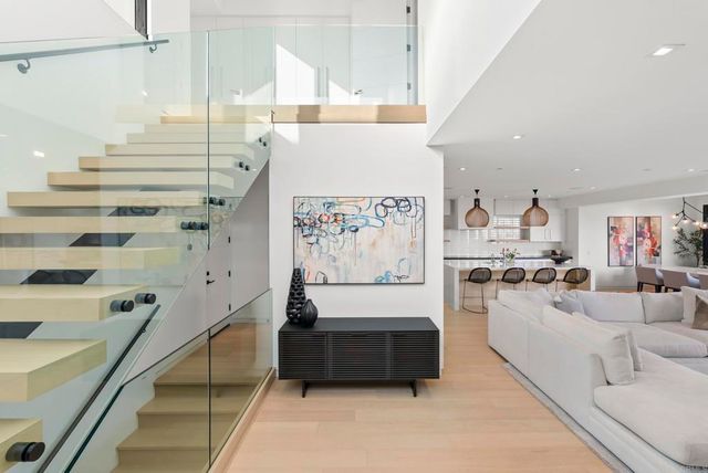 216 Ocean St., Solana Beach, CA 92075