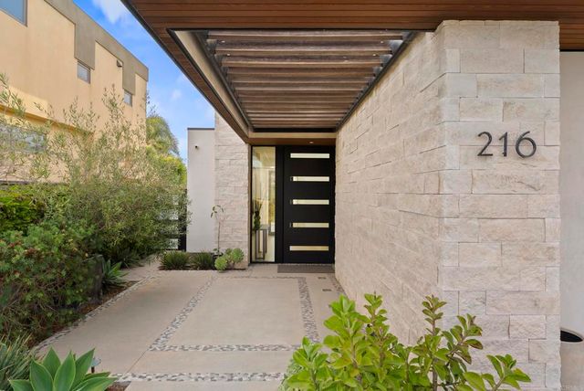 216 Ocean St., Solana Beach, CA 92075