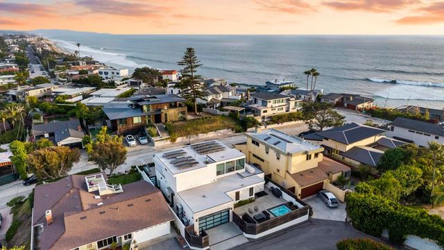 216 Ocean St., Solana Beach, CA 92075