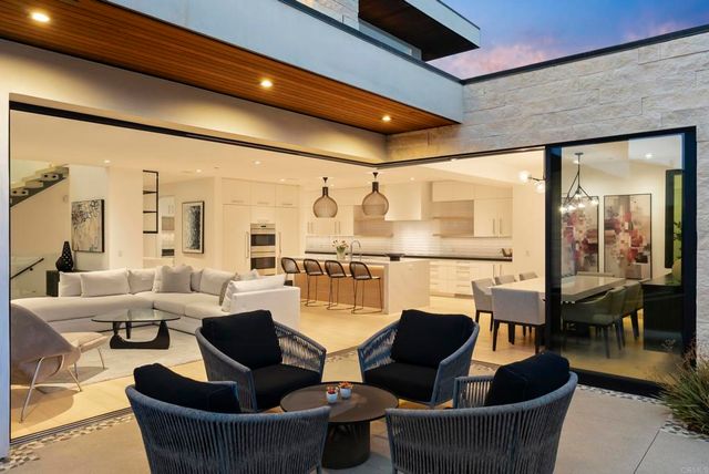 216 Ocean St., Solana Beach, CA 92075