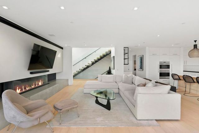 216 Ocean St., Solana Beach, CA 92075