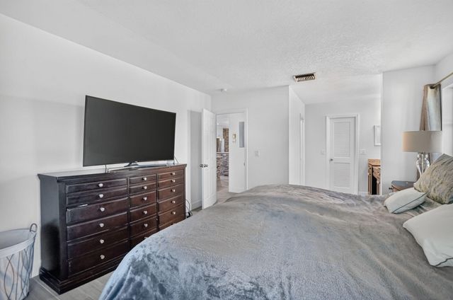 8681 BOCA Drive 20, Boca Raton, FL 33433