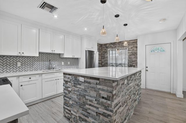 8681 BOCA Drive 20, Boca Raton, FL 33433