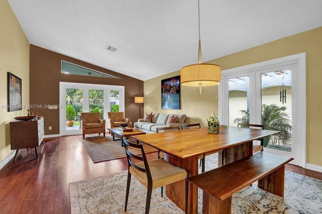 2091 Island Cir, Weston, FL 33326