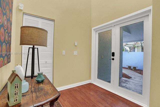 2091 Island Cir, Weston, FL 33326