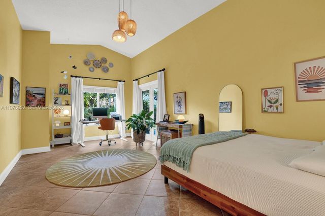 2091 Island Cir, Weston, FL 33326