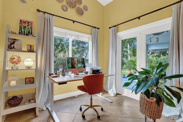 2091 Island Cir, Weston, FL 33326