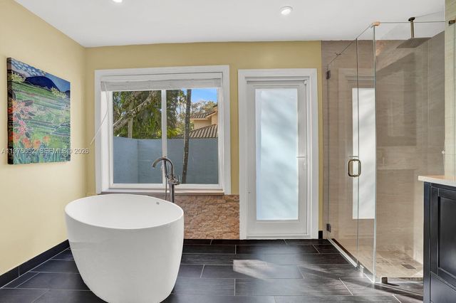 2091 Island Cir, Weston, FL 33326