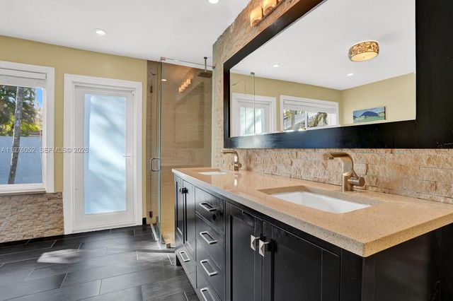 2091 Island Cir, Weston, FL 33326