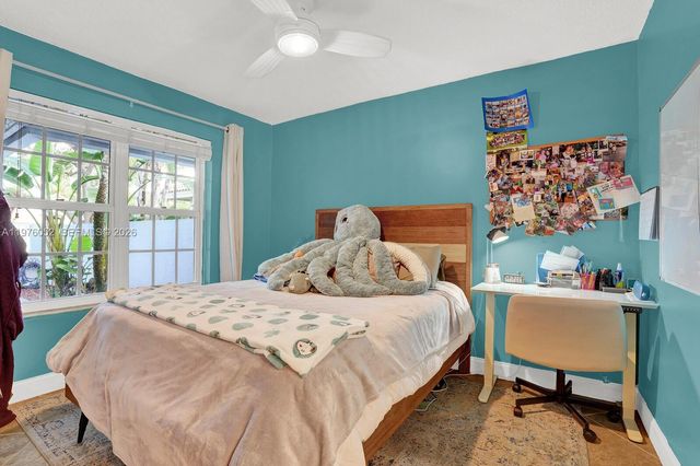 2091 Island Cir, Weston, FL 33326