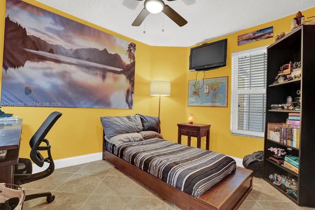 2091 Island Cir, Weston, FL 33326