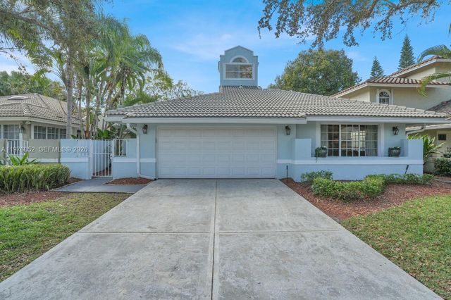 2091 Island Cir, Weston, FL 33326