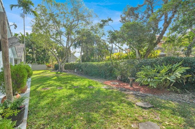 2091 Island Cir, Weston, FL 33326