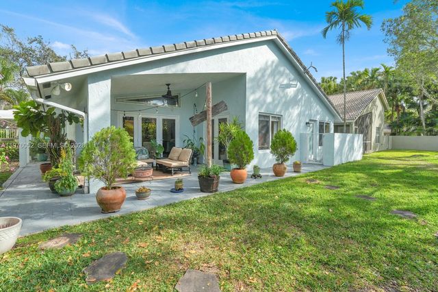 2091 Island Cir, Weston, FL 33326